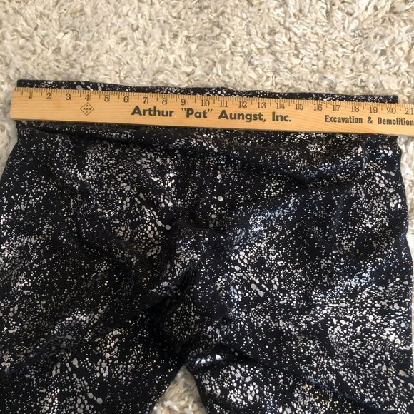 Women's TORRID Sz 4 Comfort Waist Capri Athletic Leggings Black w/Metallic Silve - Picture 5 of 6